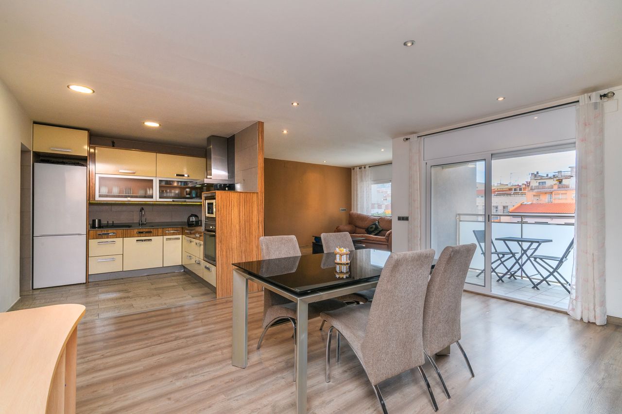 Cocina de Piso en venta en Sant Boi de Llobregat con Aire acondicionado, Calefacción y Parquet