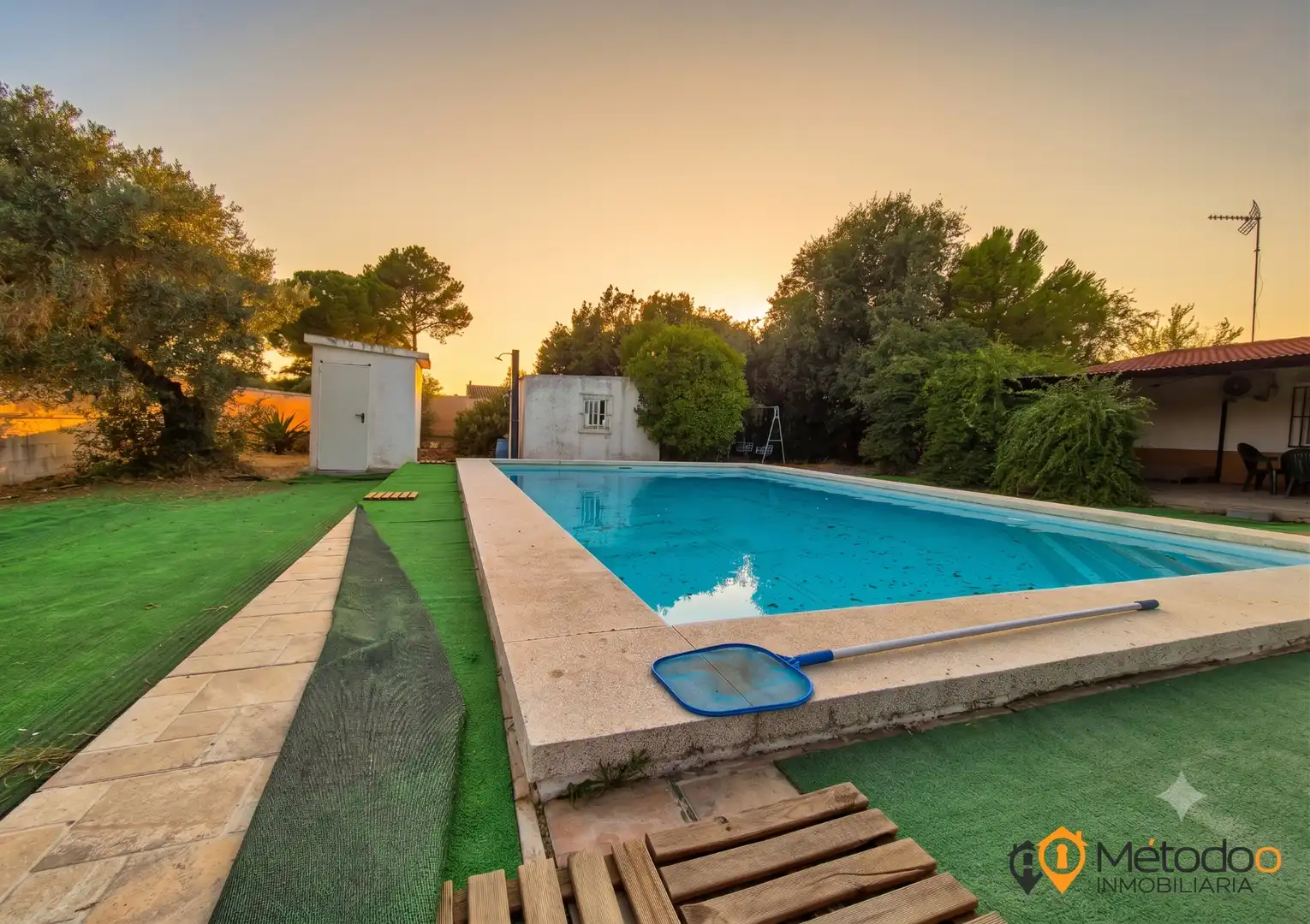 Swimming pool of Houses for sale in La Rinconada  with Air Conditioner, Private garden and Swimming Pool