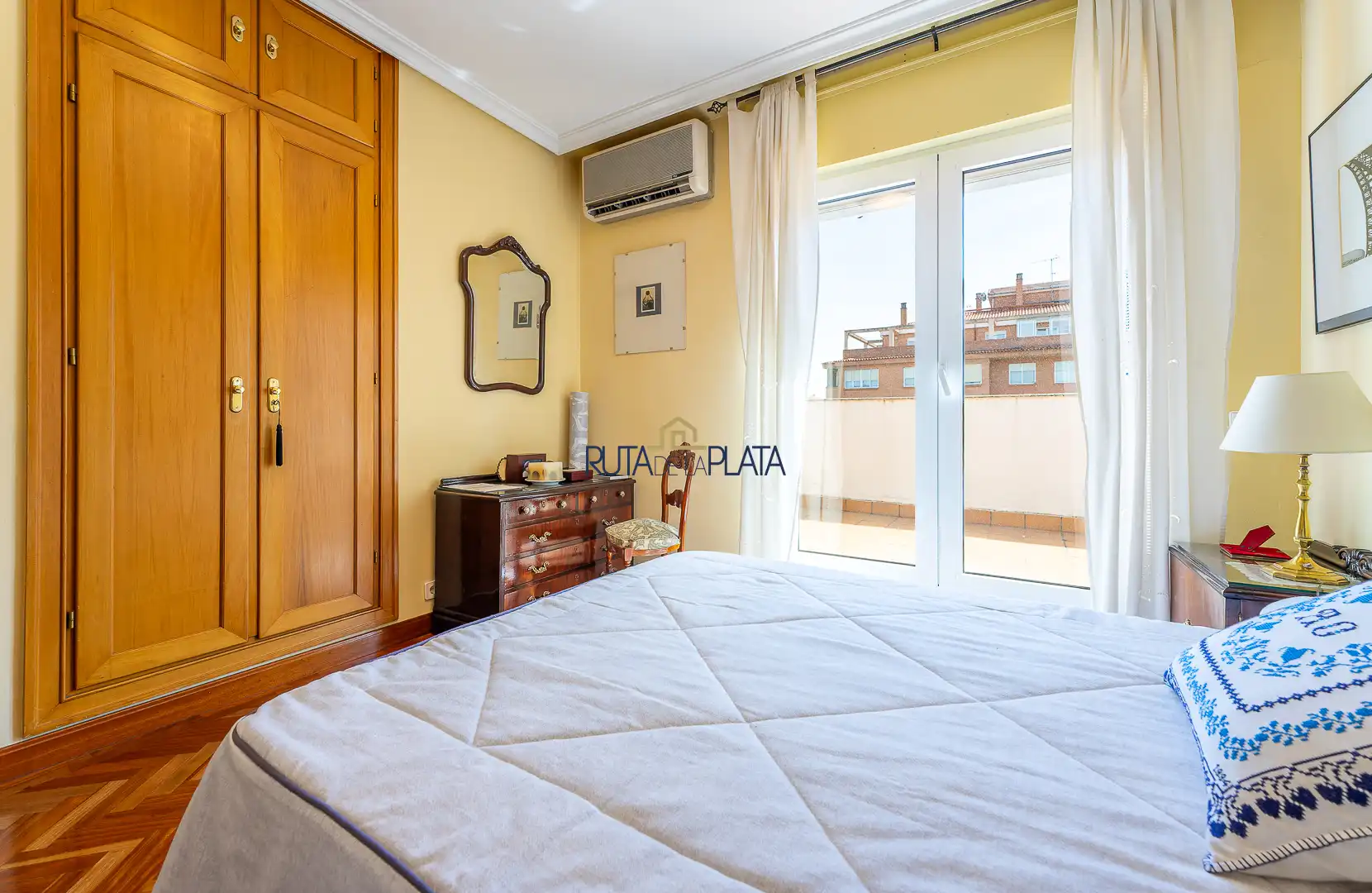 Bedroom of Attic for sale in Zamora Capital   with Air Conditioner, Heating and Parquet flooring