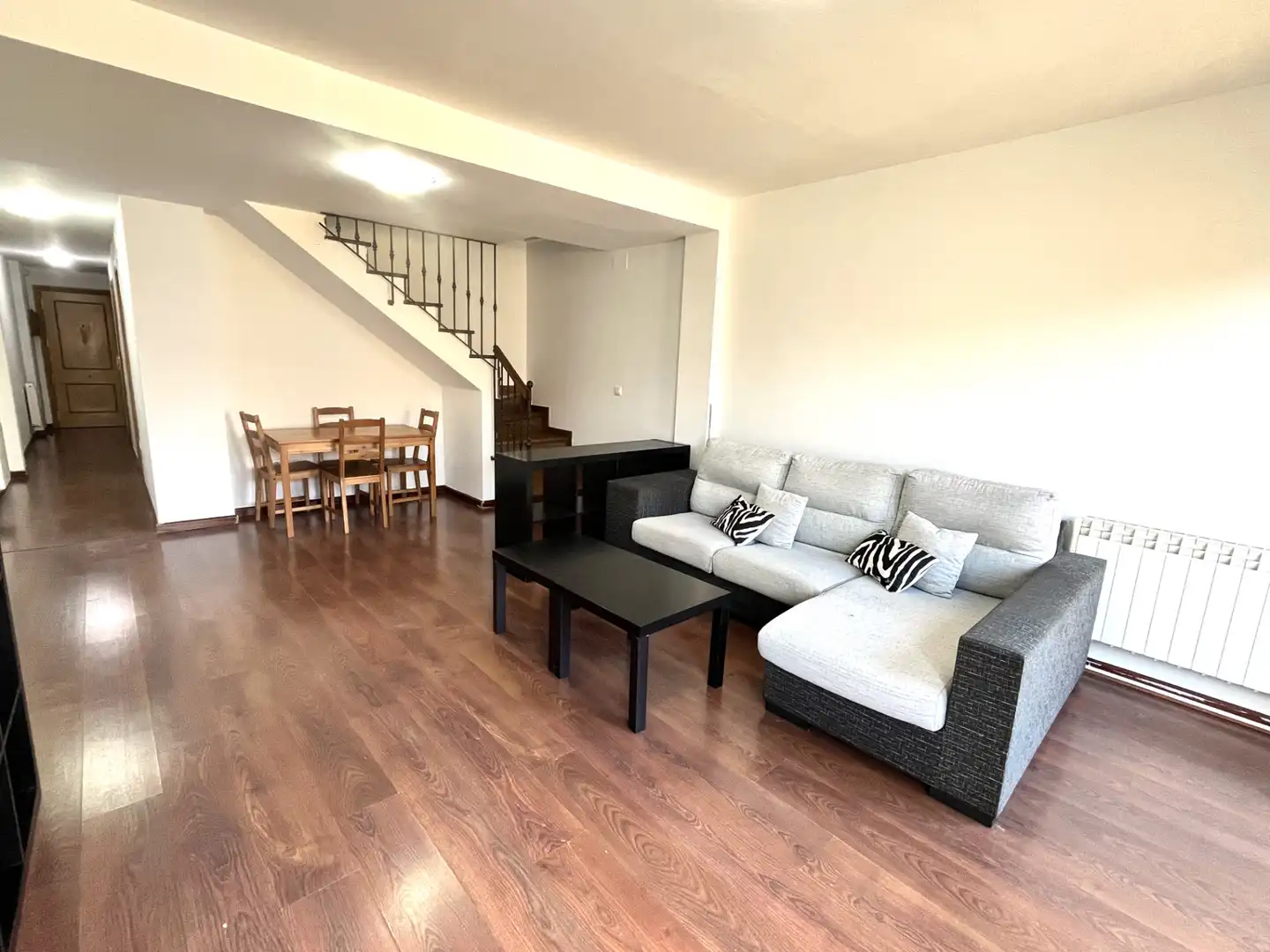 Sala de estar de Dúplex en venta en Illescas con Calefacción, Trastero y Balcón