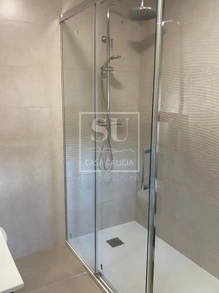 Badezimmer von Wohnung zur Miete in Baiona mit Klimaanlage, Heizung und Möbliert