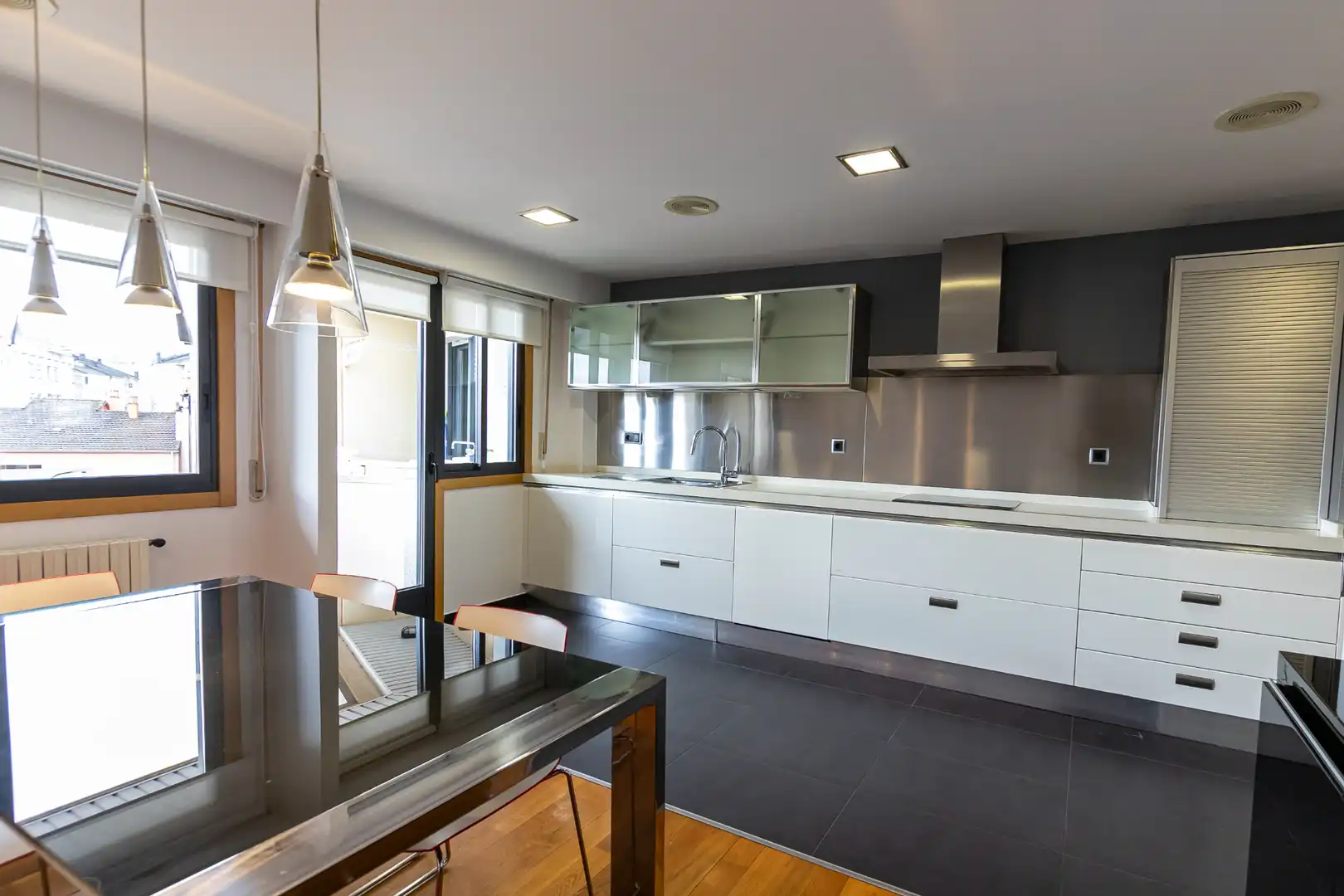 Cuina de Dúplex de lloguer en Ourense Capital  amb Aire condicionat, Calefacció i Parquet