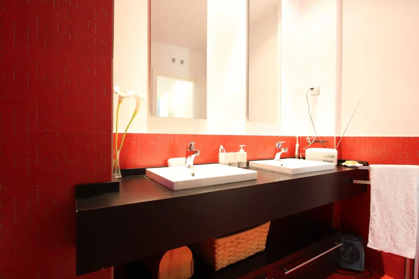 Bathroom of Detached homes for rent in La Pobla de Vallbona  with Air Conditioner, Heating and Parquet flooring