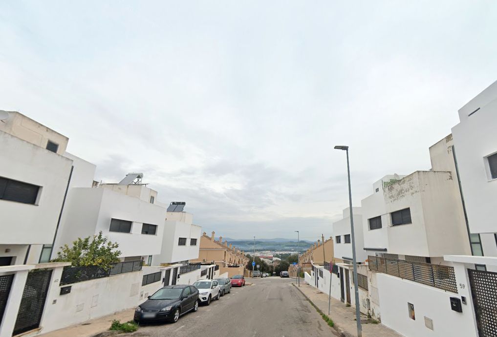 Exterior view of Single-family semi-detached for sale in Algeciras  with Terrace, Storage room and Furnished