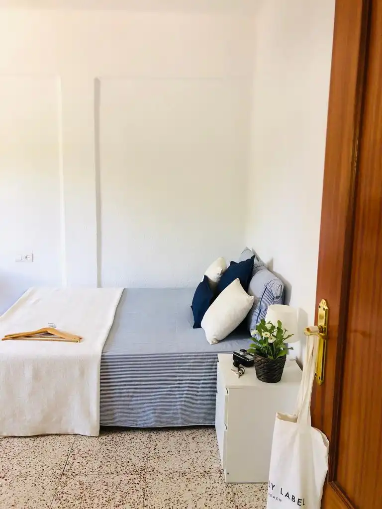 Dormitori de Pis de lloguer en Granada amb Calefacció, Terrassa i Moblat