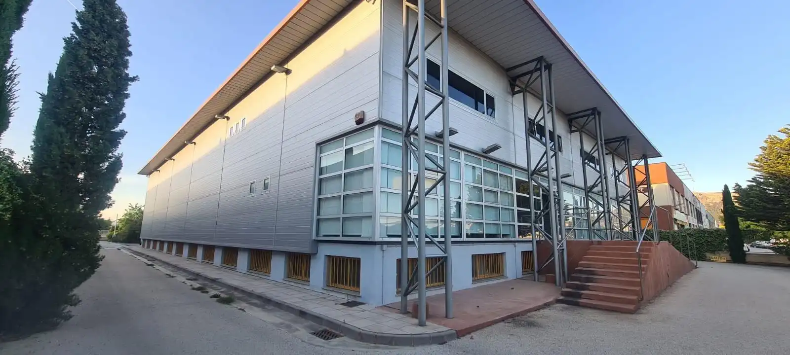 Vista exterior de Nave industrial en venta en Villena