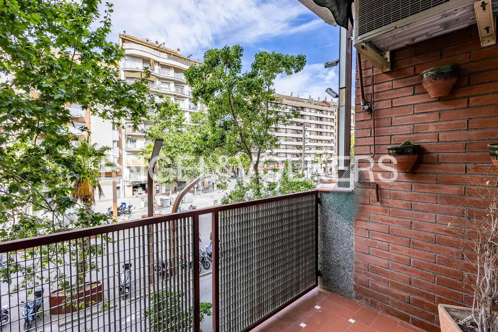 Exterior view of Flat for sale in Barcelona  with Air Conditioner, Heating and Balcony