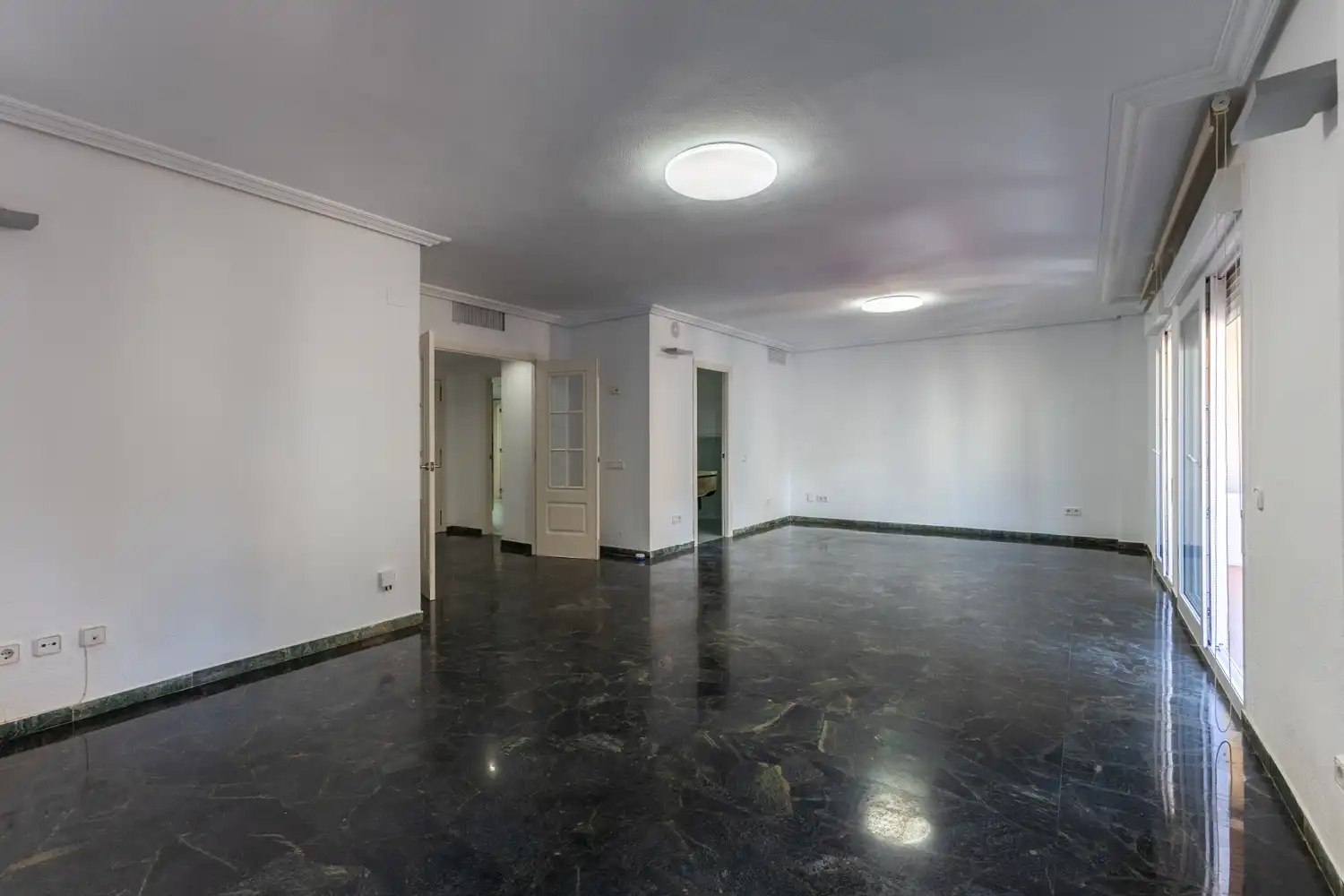 Flat for sale in Valencia  with Air Conditioner, Heating and Balcony