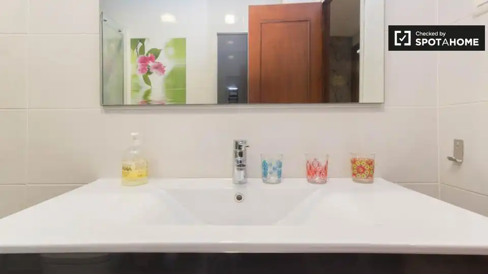 Badezimmer von Wohnung zur untervermieten in Bilbao  mit Klimaanlage, Heizung und Möbliert