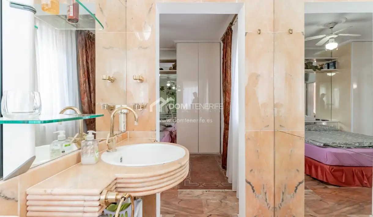 Baño de Casa o chalet en venta en Arona con Terraza, Piscina y Amueblado