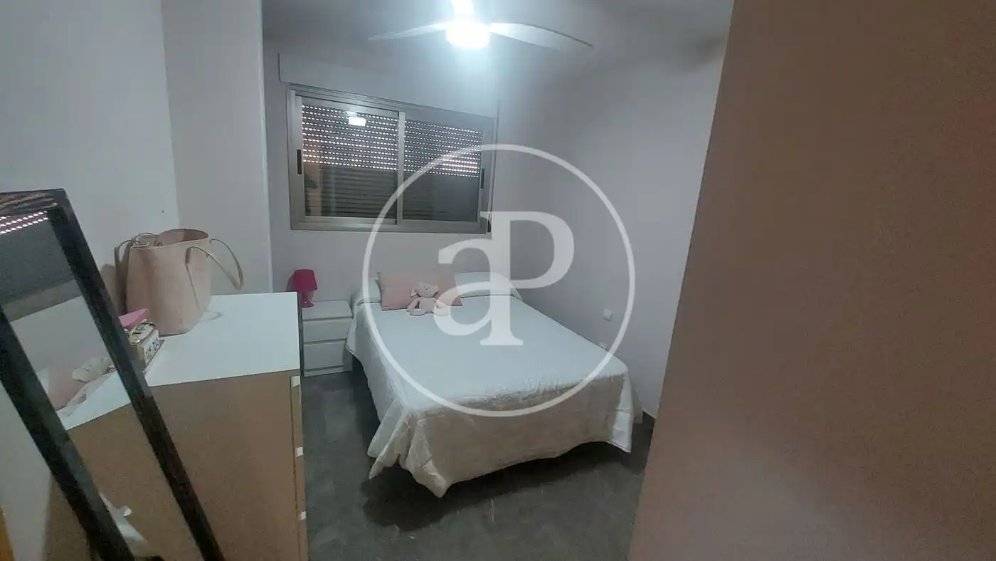 Bedroom of Flat for rent in Valencia  with Air Conditioner, Terrace and Furnished