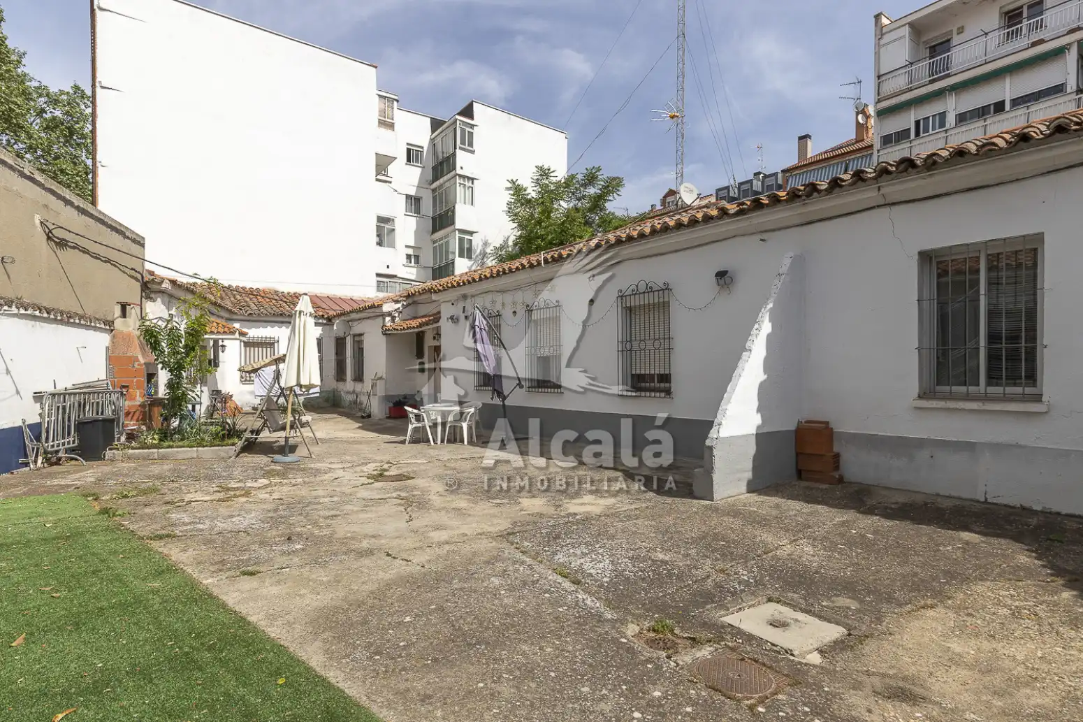 Vista exterior de Casa adosada en venta en Alcalá de Henares