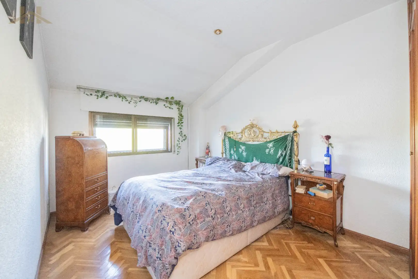 Habitación de Casa adosada en venta en Pozuelo de Alarcón con Aire acondicionado, Calefacción y Jardín privado