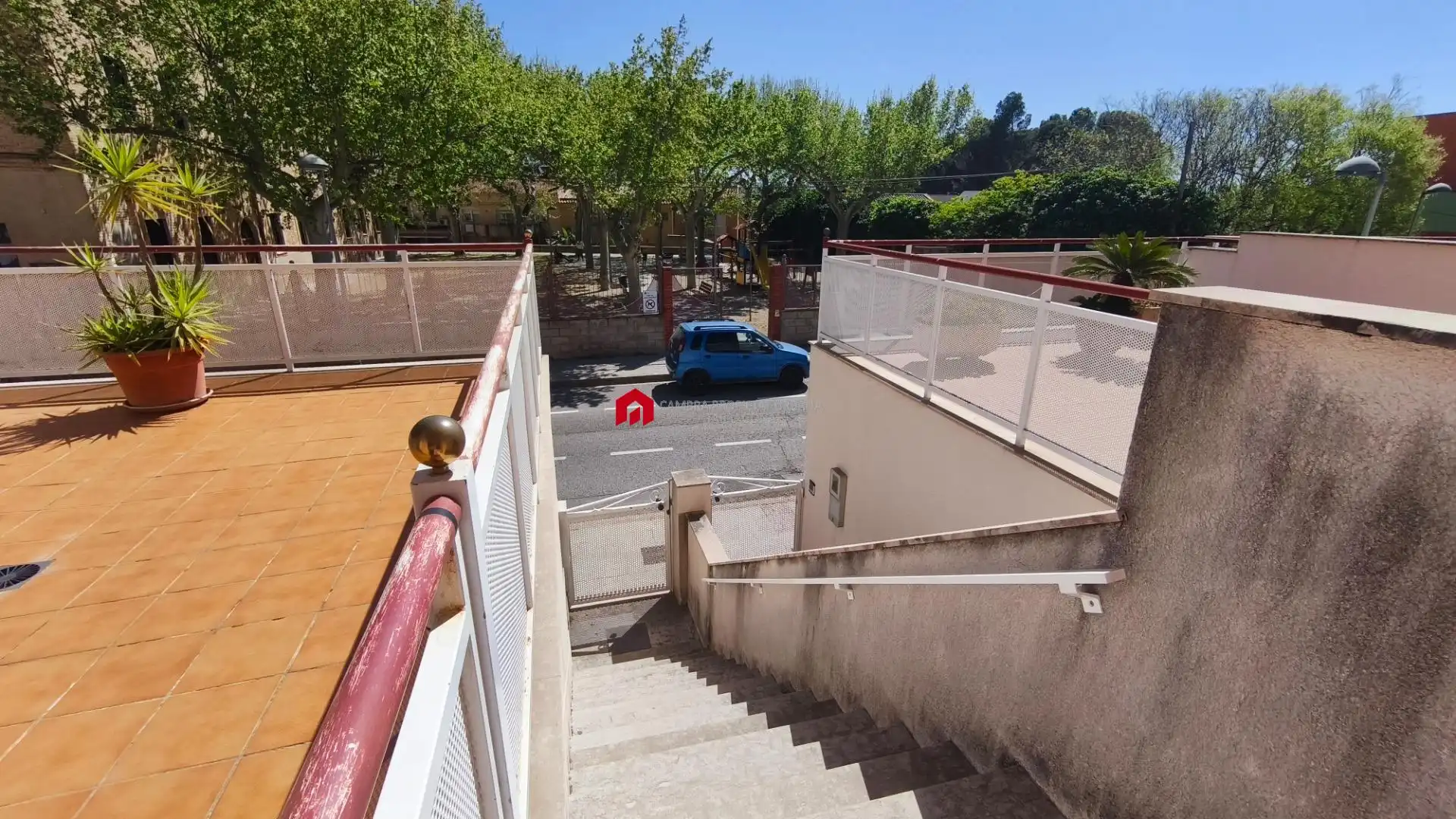 Parkplatz von Einfamilien-Reihenhaus zum Verkauf in Roquetes mit Klimaanlage, Heizung und Privatgarten