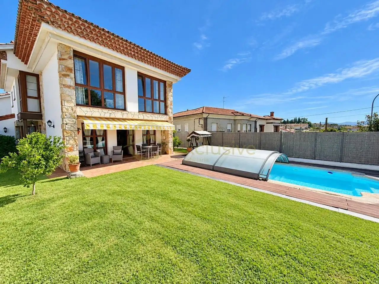 Casa con jardín en venta en LOS BAYONES 26