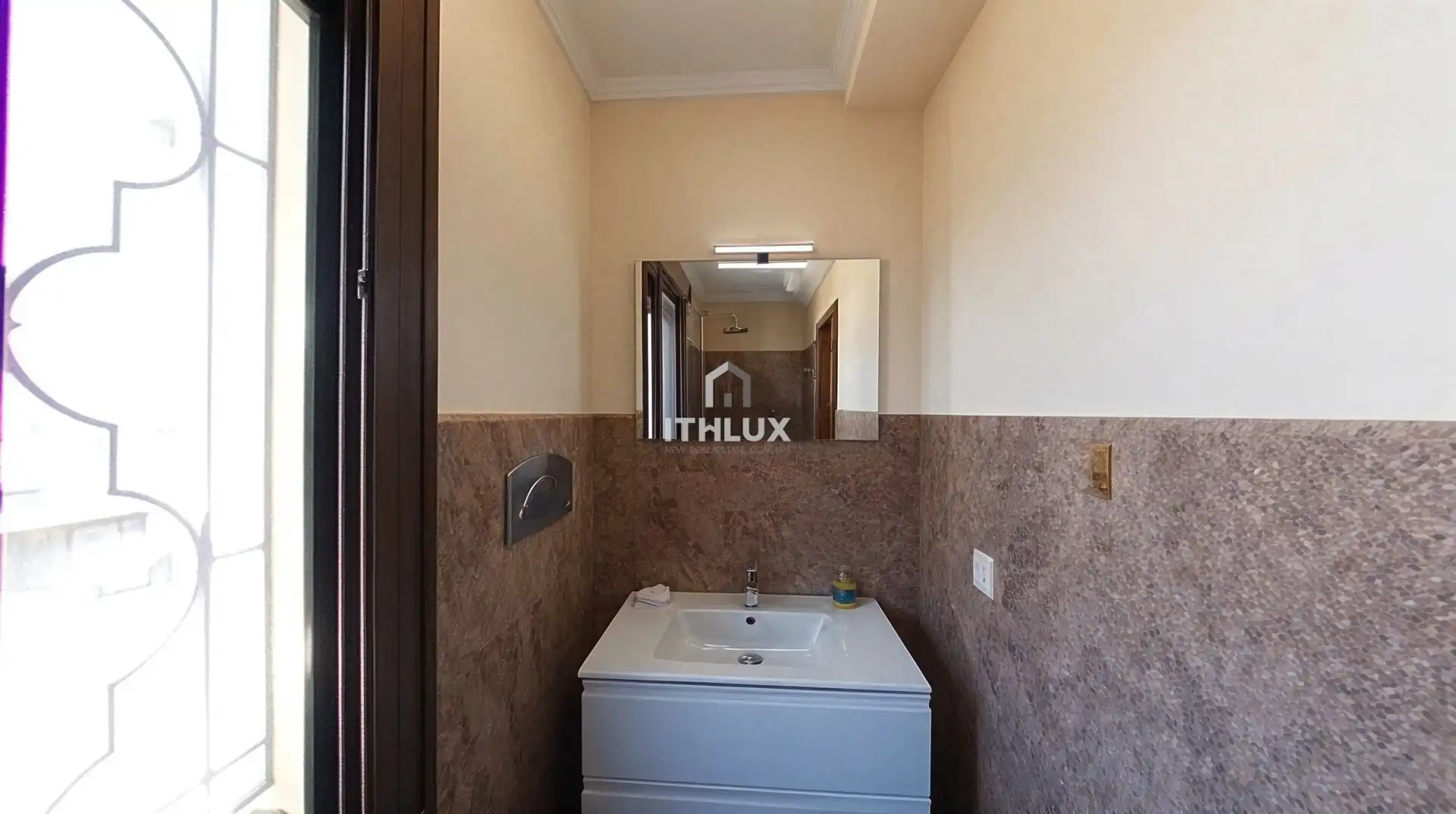 Badezimmer von Gebäude zum Verkauf in Sanlúcar la Mayor
