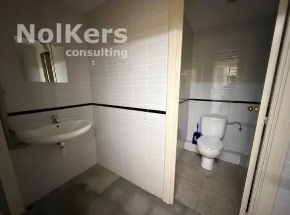 Baño de Oficina de alquiler en Barcelona con Aire acondicionado y Terraza