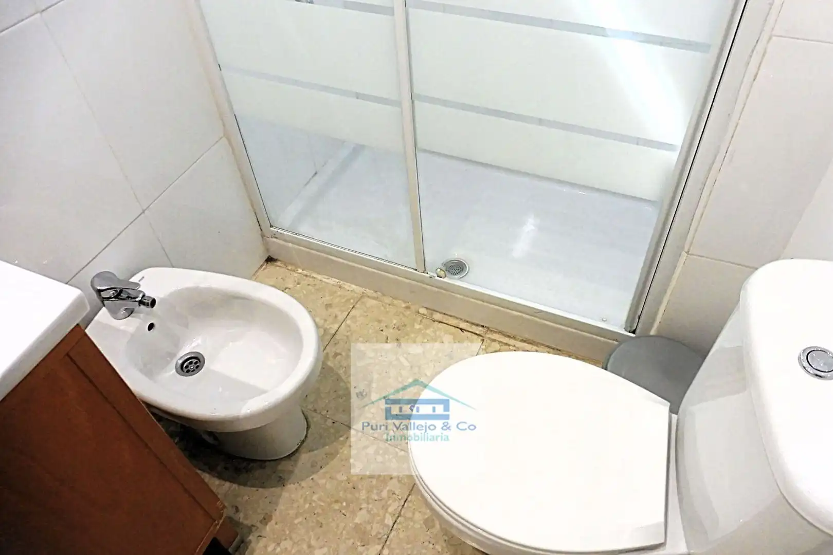 Baño de Piso en venta en Córdoba con Aire acondicionado, Trastero y TV