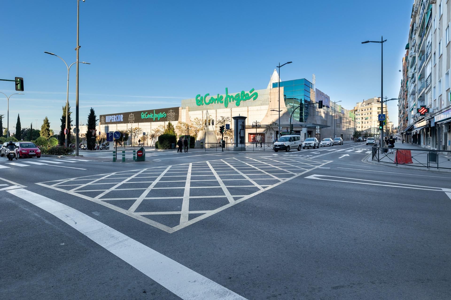 Vista exterior de Local en traspaso en  Granada Capital