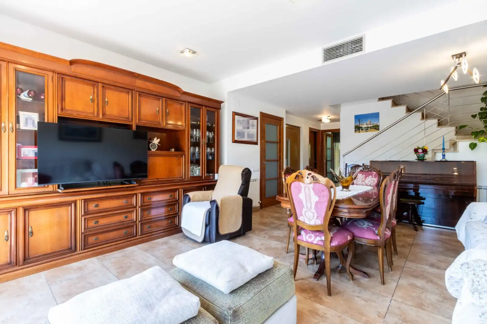 Living room of Detached homes for sale in Castellar del Vallès  with Heating and Swimming Pool