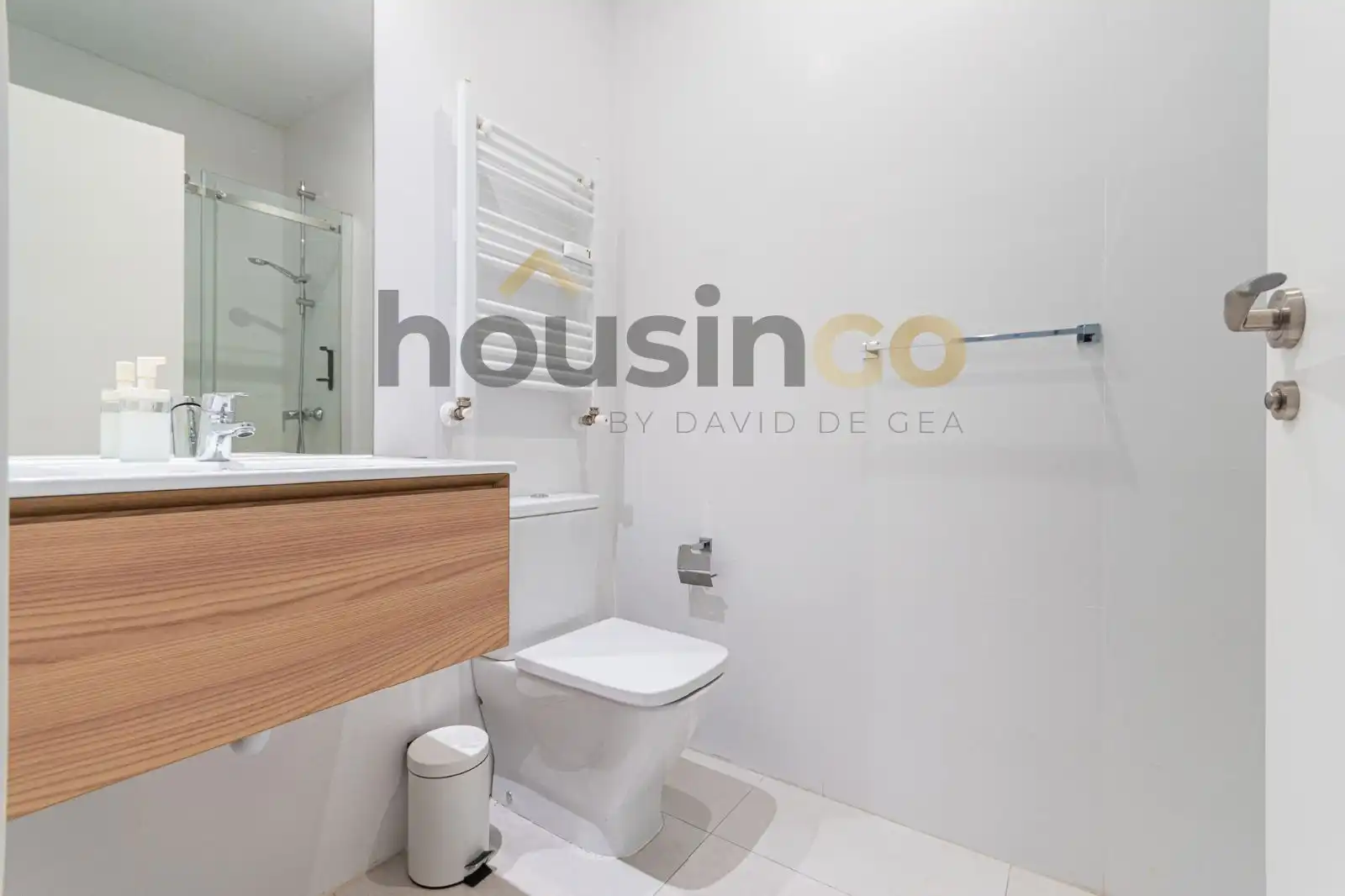 Bathroom of Flat for rent in Madrid  with Air Conditioner, Heating and Furnished