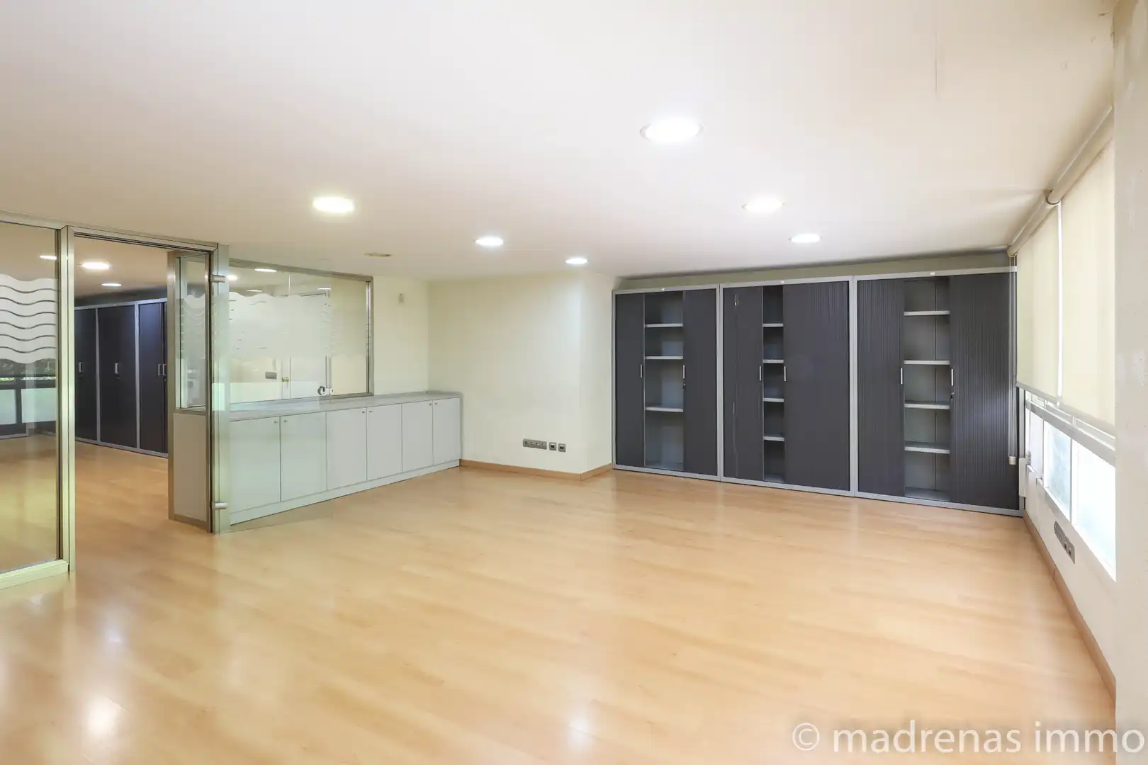 Oficina de lloguer en Girona amb Aire condicionat i Moblat