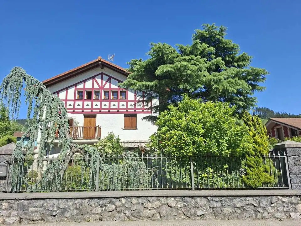 Vista exterior de Casa adosada en venta en Markina-Xemein con Calefacción, Jardín privado y Amueblado