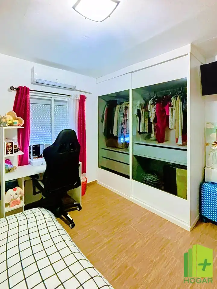 Habitación de Casa adosada en venta en Jaén con Aire acondicionado, Terraza y Balcón