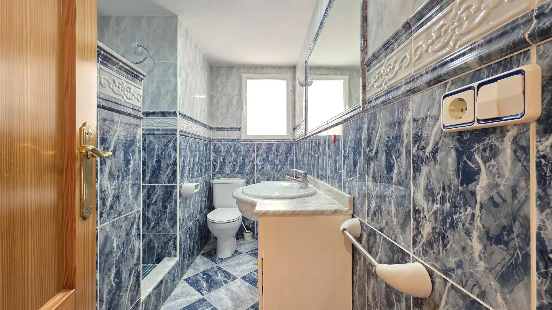 Baño de Piso en venta en Gandia con Balcón
