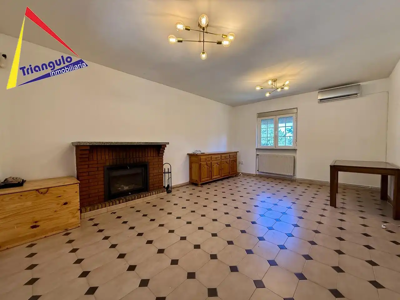 Sala de estar de Casa o chalet en venta en Marugán con Aire acondicionado, Calefacción y Jardín privado