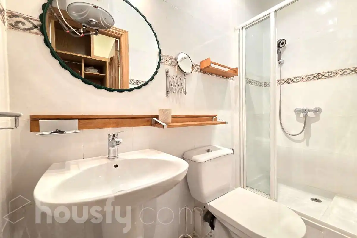Badezimmer von Wohnung zur Miete in Arganzuela