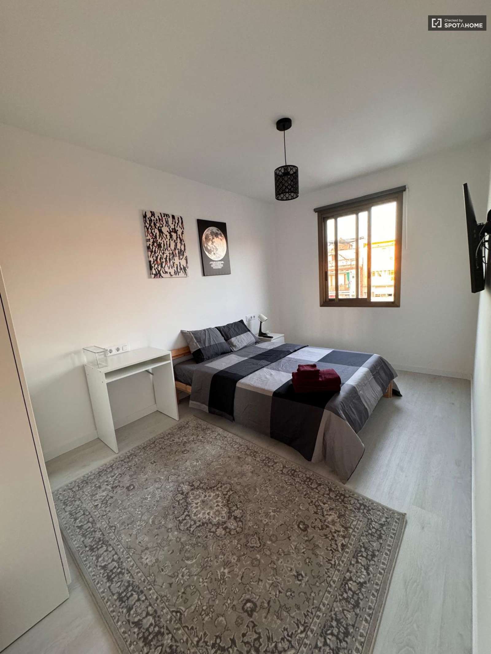 Bedroom of Flat to share in  Barcelona Capital  with Air Conditioner, Heating and Terrace