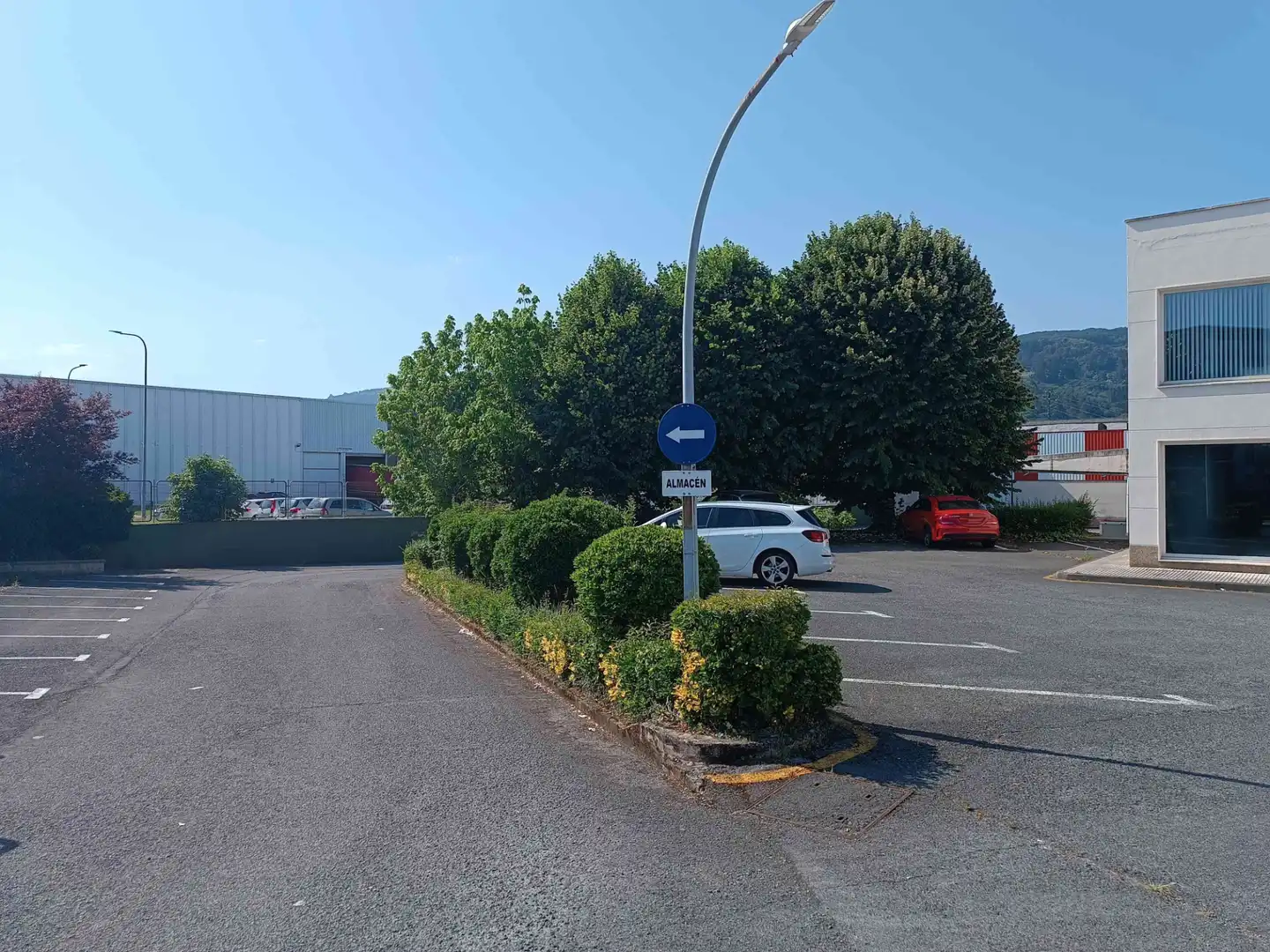 Parking de Nave industrial en venta en Derio