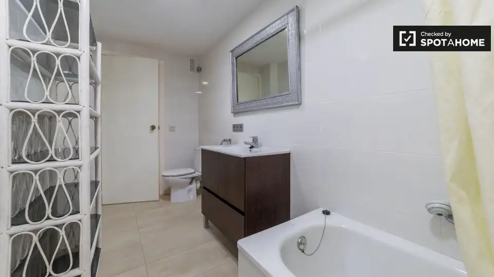 Baño de Piso de alquiler en Valencia con Aire acondicionado, Calefacción y Amueblado