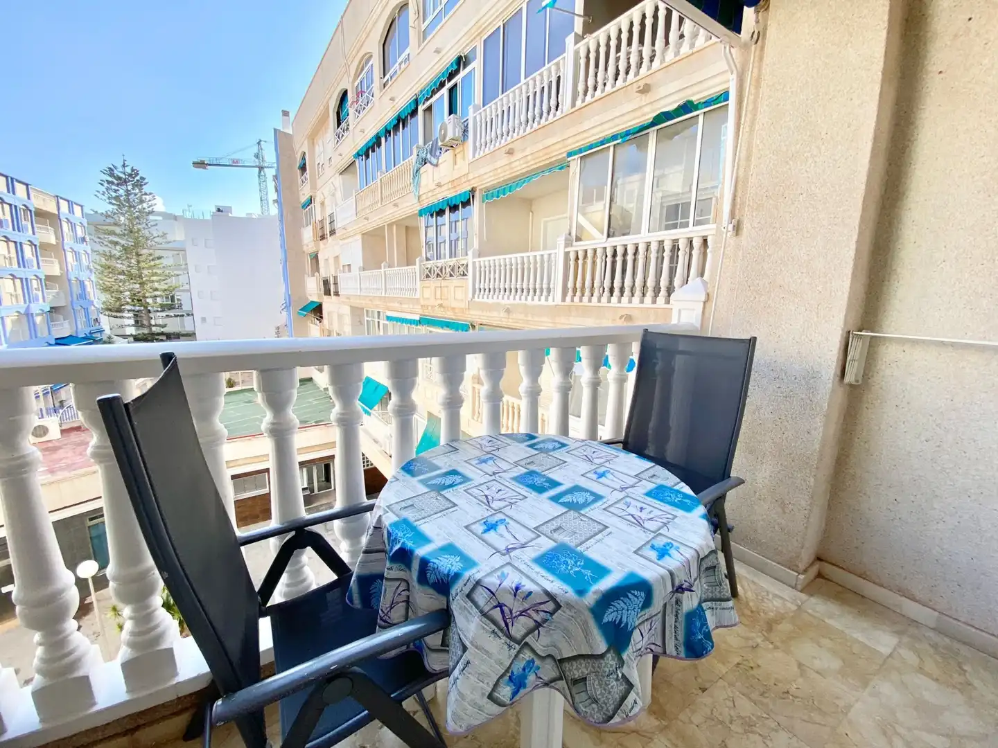 Terraza de Estudio de alquiler en Torrevieja con Aire acondicionado, Calefacción y Amueblado