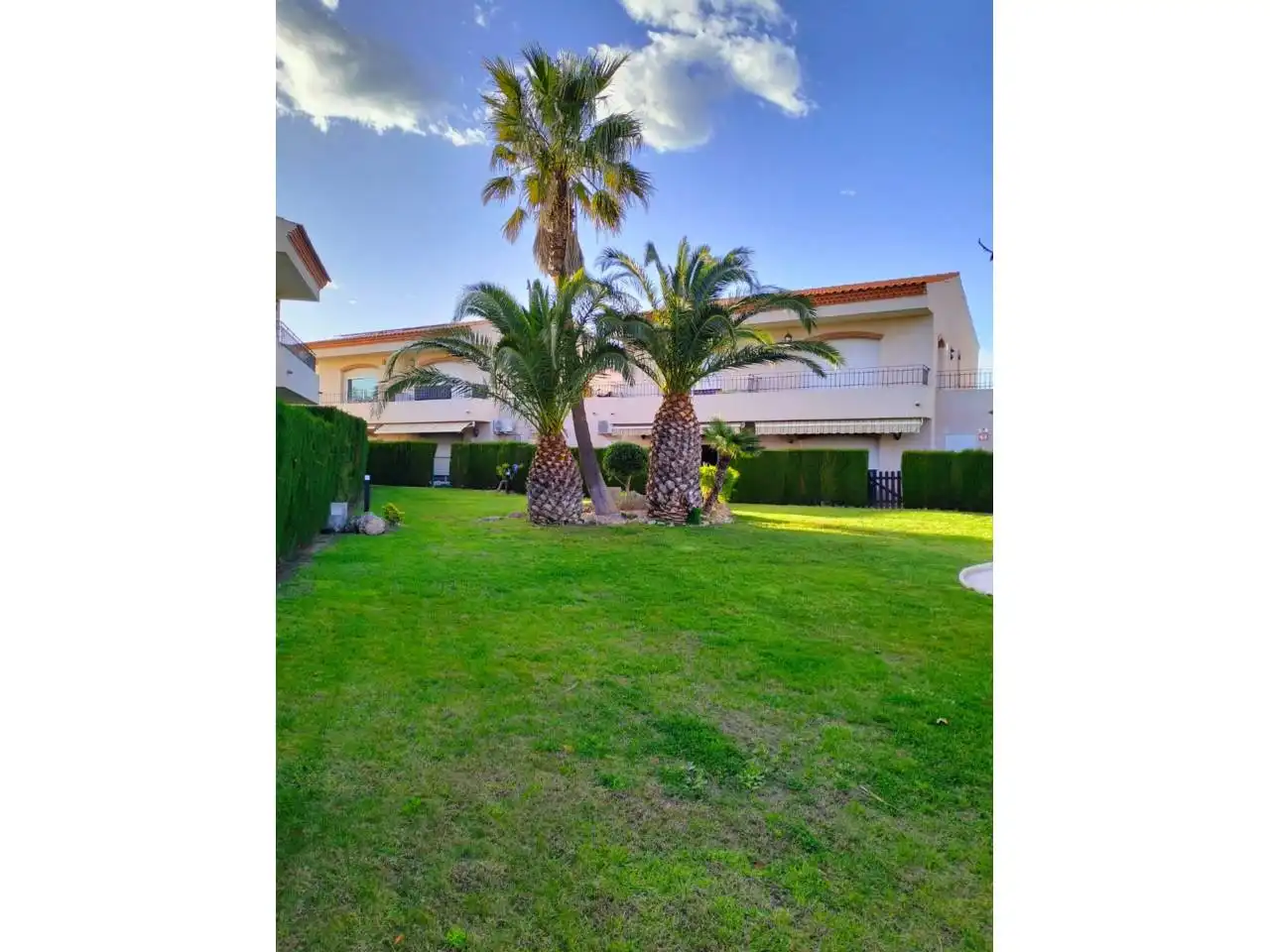 Vista exterior de Casa o xalet en venda en Mont-roig del Camp amb Aire condicionat, Calefacció i Terrassa