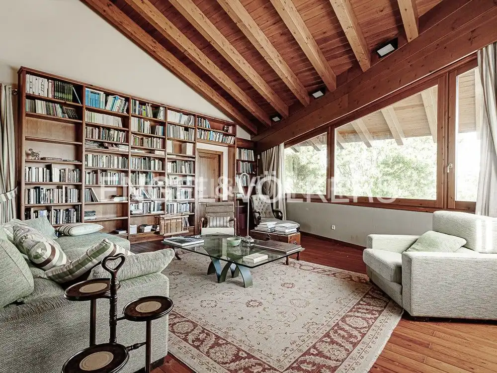 Wohnzimmer von Country house zum Verkauf in Seva mit Klimaanlage, Heizung und Privatgarten