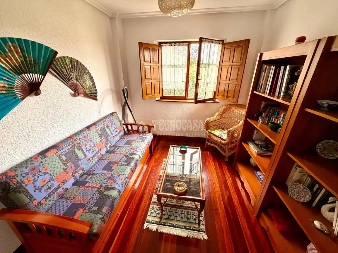 Wohnzimmer von Einfamilien-Reihenhaus zum Verkauf in Ribamontán al Mar mit Heizung, Möbliert und Balkon
