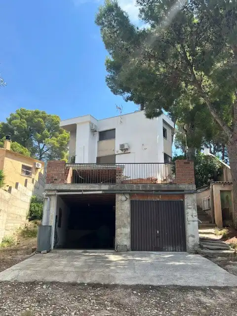 Vista exterior de Casa o xalet en venda en El Vendrell amb Aire condicionat, Calefacció i Jardí privat