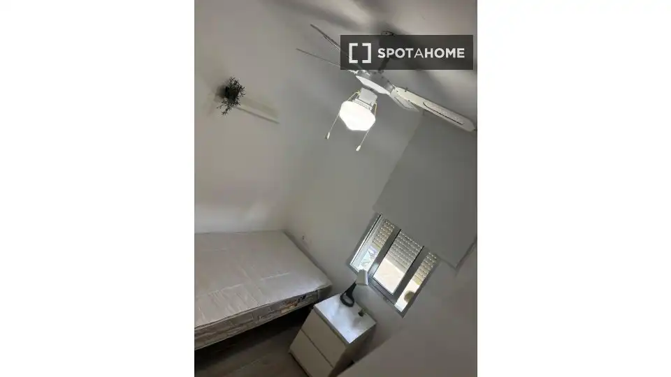 Habitación de Piso para compartir en  Sevilla Capital con Aire acondicionado, Terraza y Amueblado