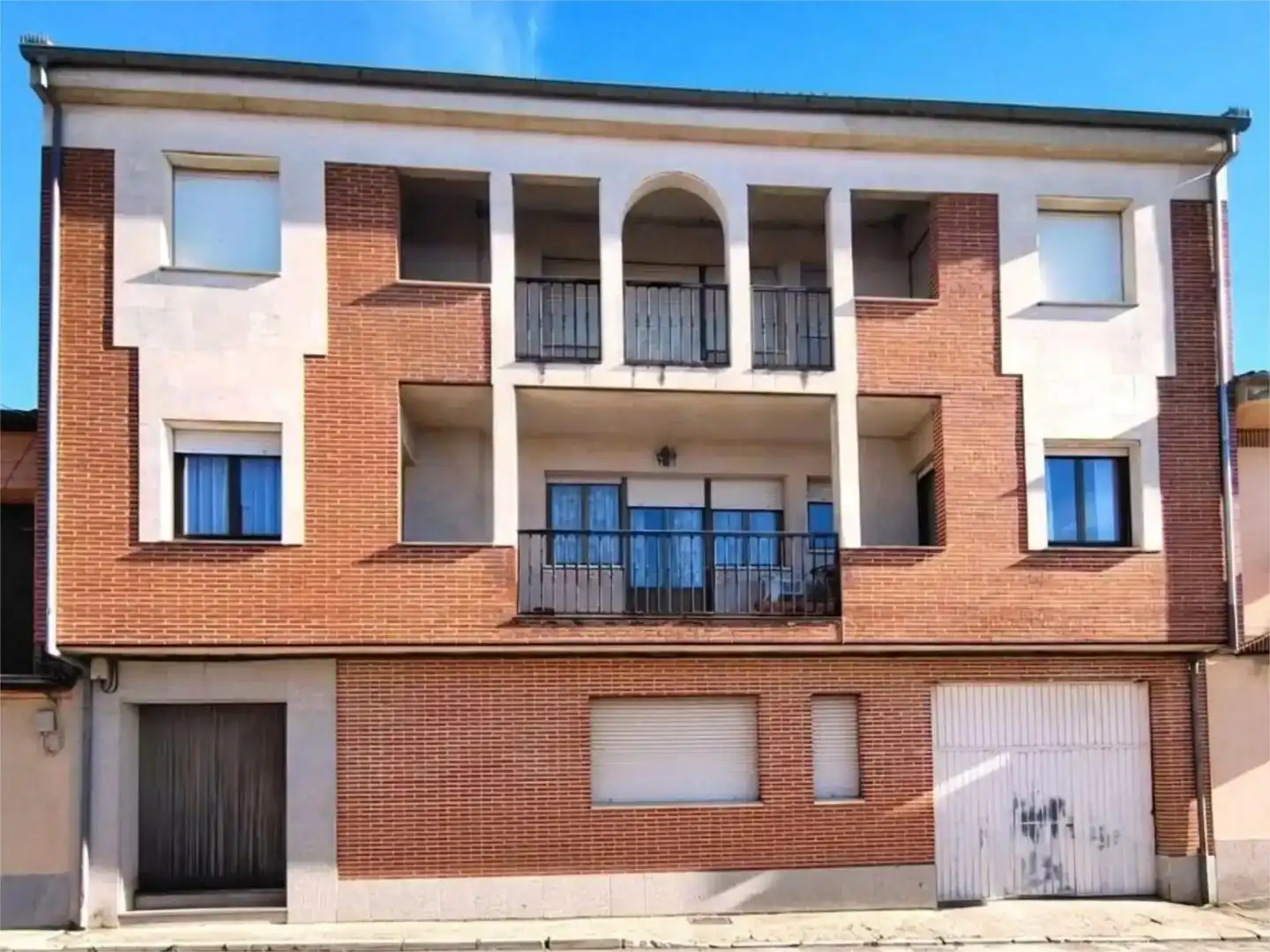 Außenansicht von Wohnung zum Verkauf in Muñoveros mit Abstellraum, Möbliert und Balkon