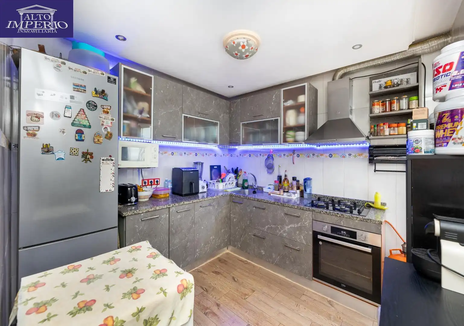 Kitchen of Flat for sale in Granada  with Air Conditioner, Terrace and Balcony