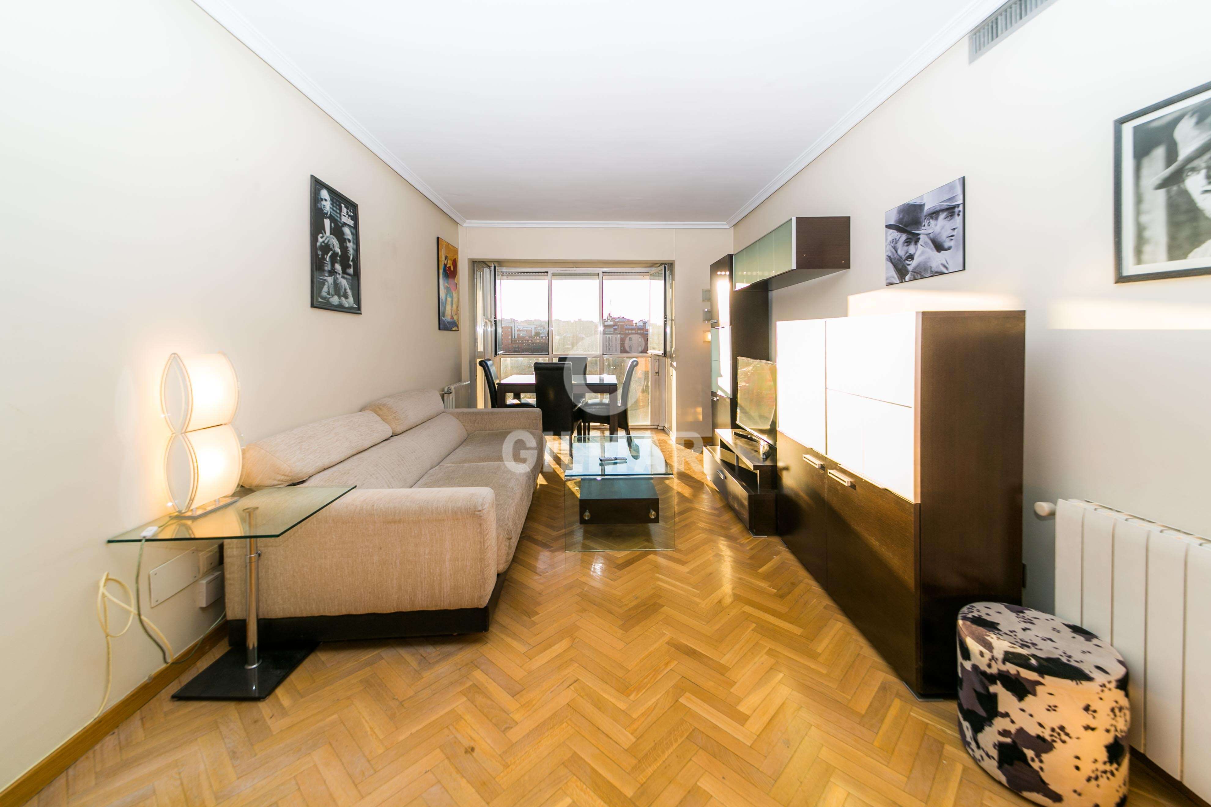 Living room of Flat for sale in  Madrid Capital  with Heating, Private garden and Storage room