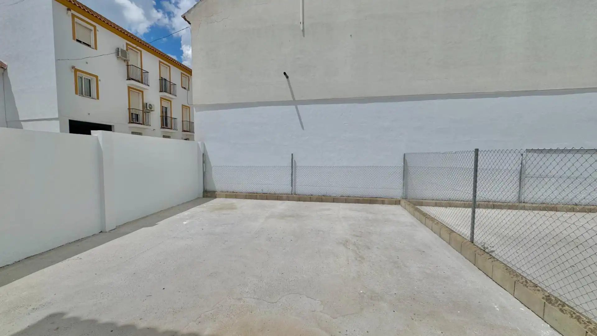Parking de Casa adosada en venta en Campillos con Jardín privado y Terraza