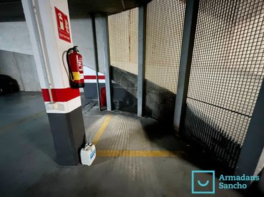 Motorradstellplatz mit Aufzug zur Miete in Carrer de València