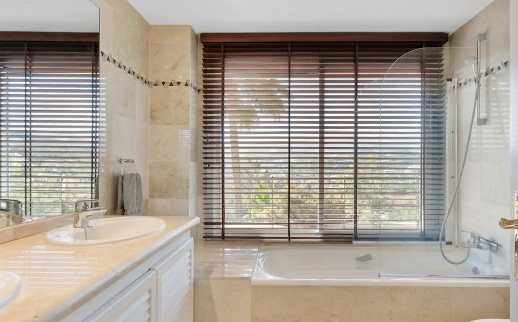 Flat with pool for sale in Nueva Andalucía, imagen 18