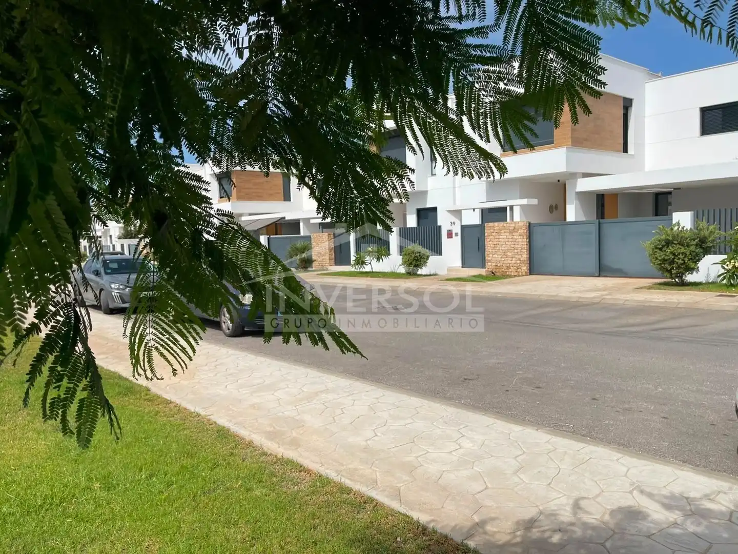 Vista exterior de Casa adosada en venda en El Ejido amb Jardí privat, Terrassa i Piscina comunitària