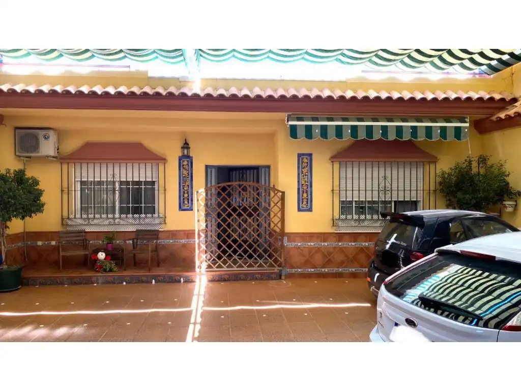 Vista exterior de Casa o xalet en venda en La Rinconada