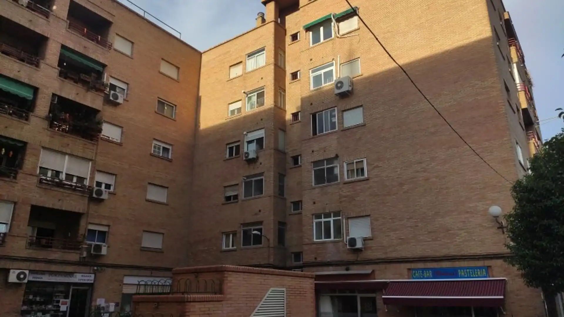 Exterior view of Flat for sale in  Granada Capital