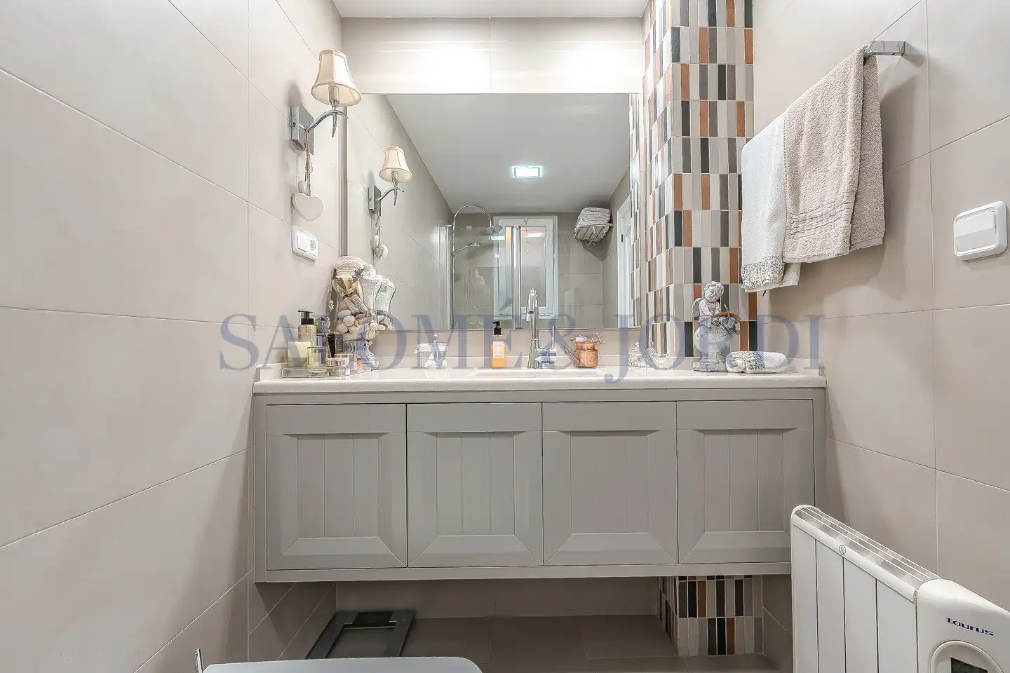 Badezimmer von Wohnung zum Verkauf in Vilassar de Mar mit Klimaanlage, Heizung und Parkett